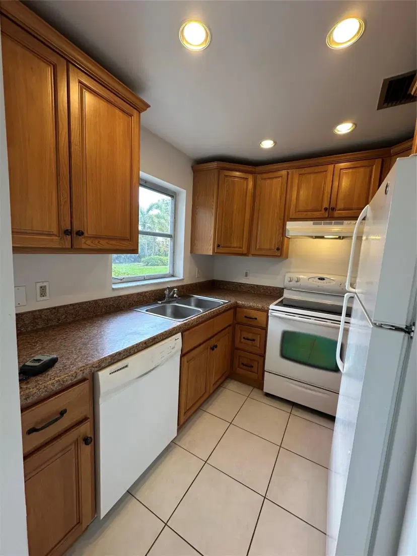 Picture of 4100 Crystal Lake Dr 109, Deerfield Beach FL 33064