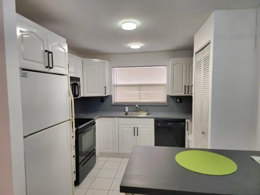 Picture of 9521 Sunrise Lakes Blvd 103, Sunrise FL 33322