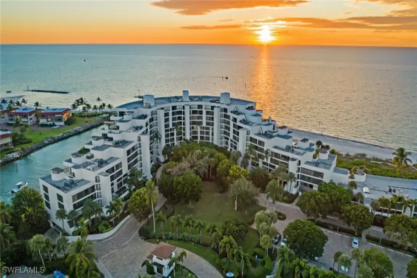 Picture of 2310 Gulf Shore Blvd N 112, Naples FL 34103