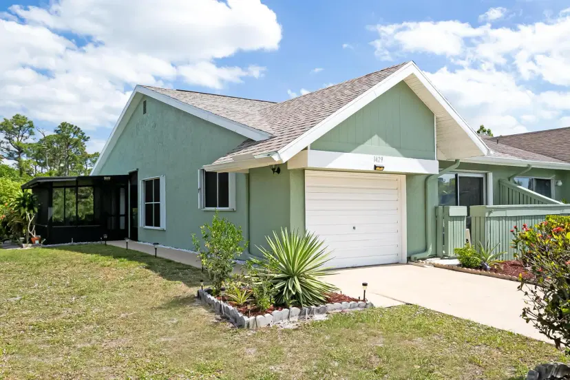 Picture of 1429 SE Larkwood Circle, Port St Lucie FL 34952