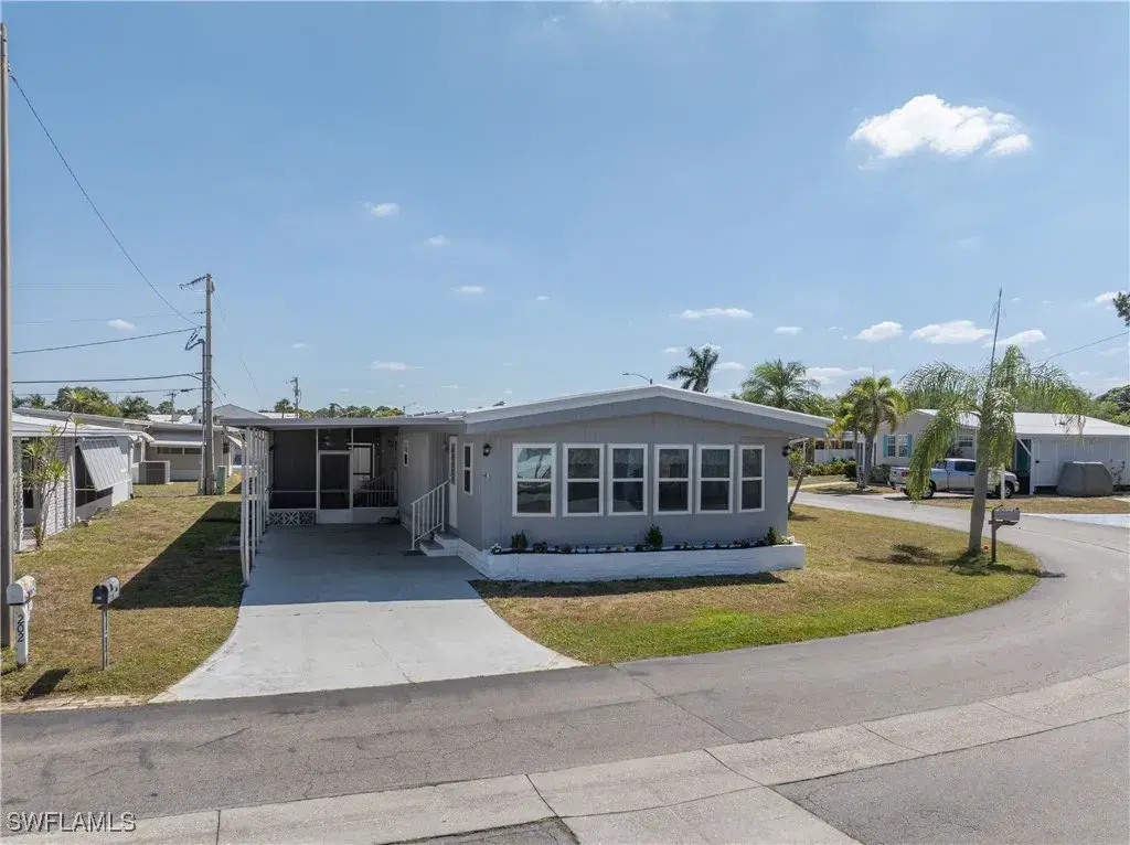 Picture of 201 Carriage Ln, North Fort Myers, FL 33917