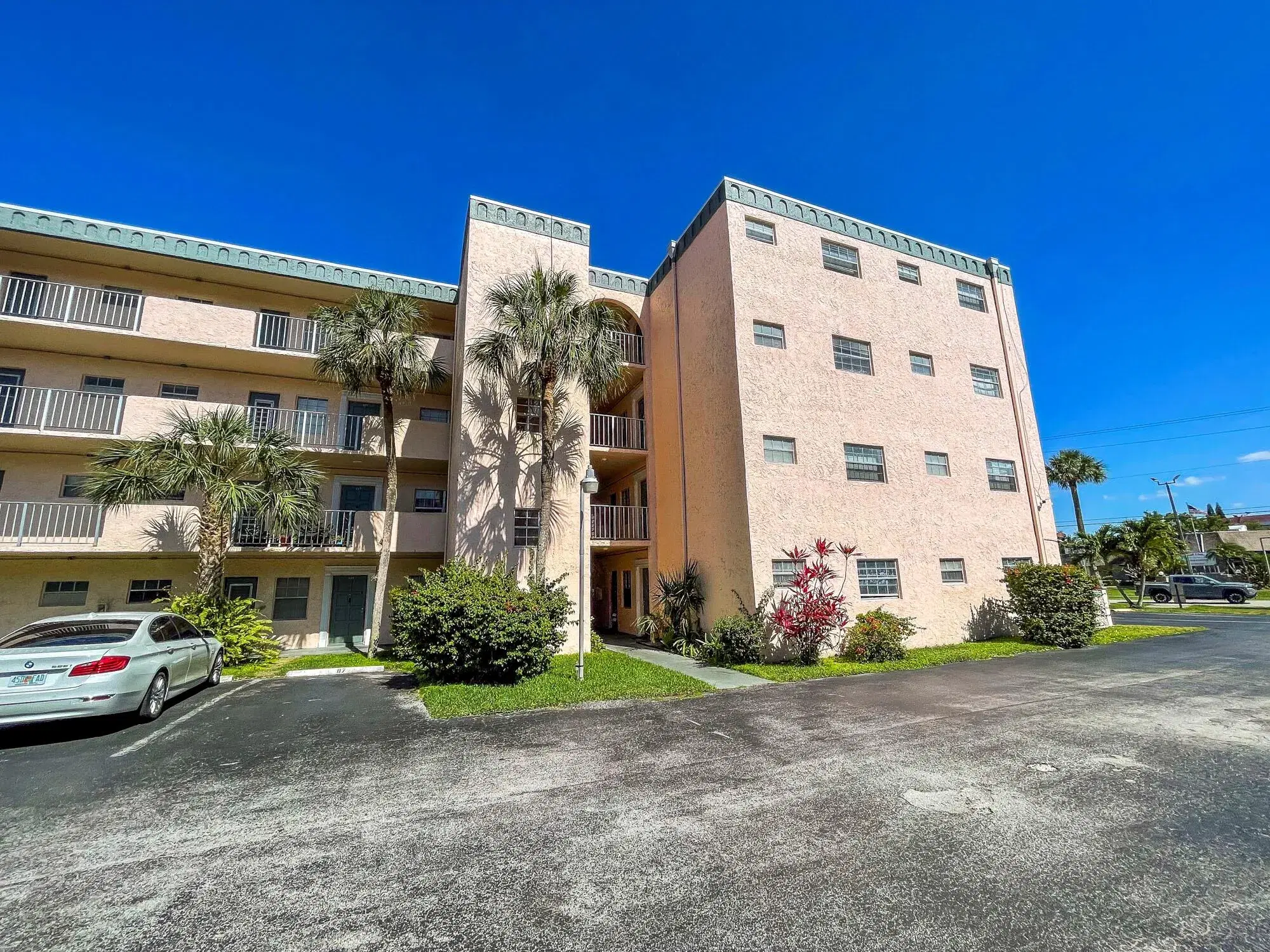 Picture of 4281 NW 41St Street 320, Lauderdale Lakes, FL 33319