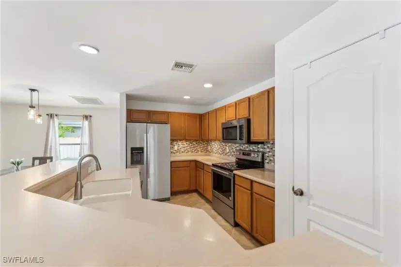 Picture of 206 NW 3Rd Pl, Cape Coral FL 33993