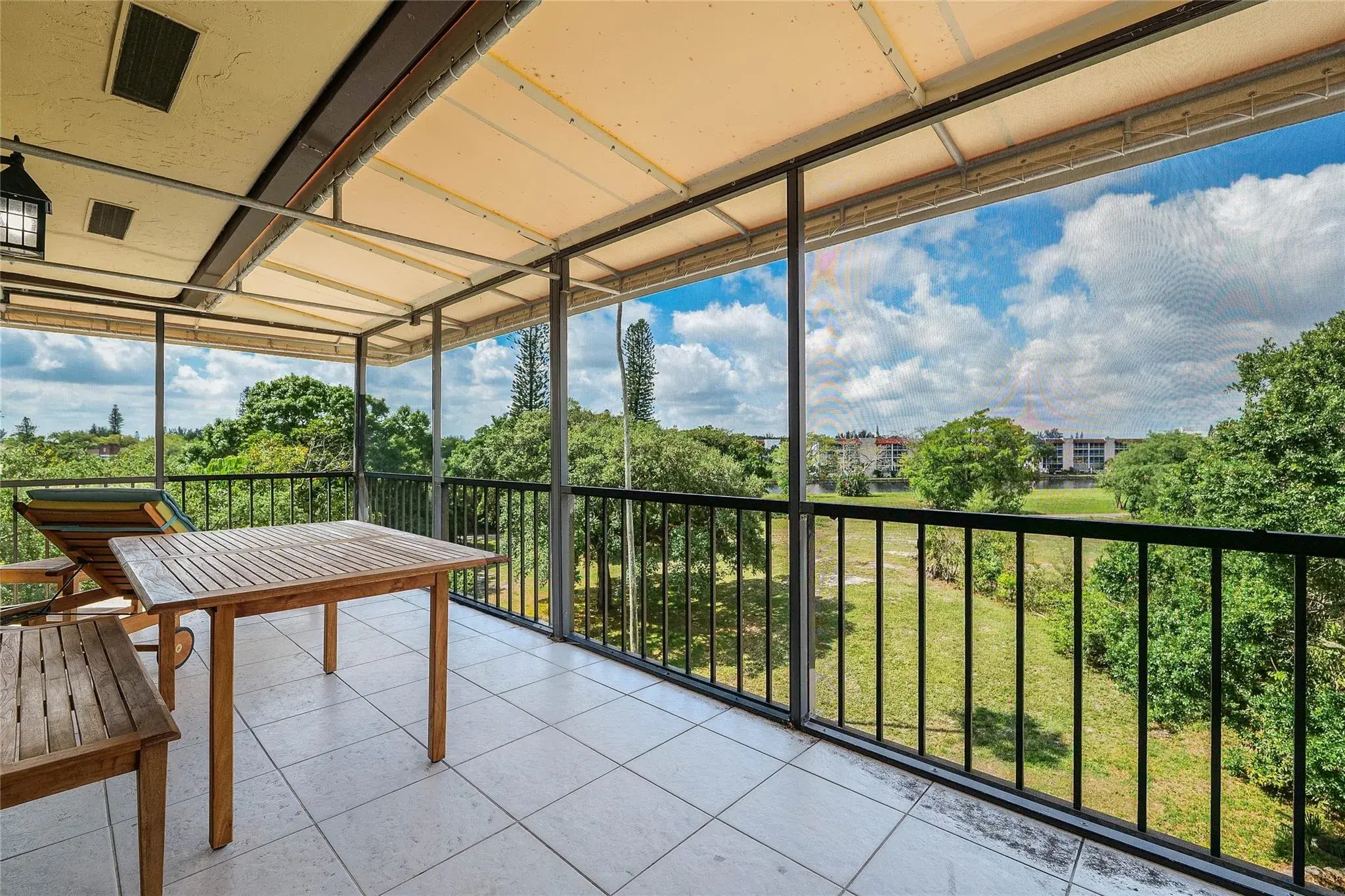 Picture of 6010 S Falls Circle Dr 415, Lauderhill, FL 33319