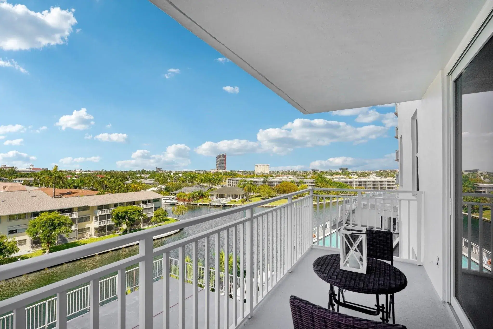Picture of 427 Golden Isles Dr 6D, Hallandale Beach, FL 33009