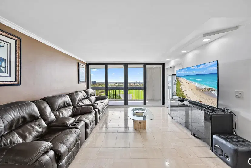 Picture of 2400 Presidential Way 1204, West Palm Beach FL 33401
