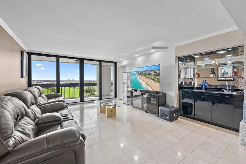 Picture of 2400 Presidential Way 1204, West Palm Beach FL 33401