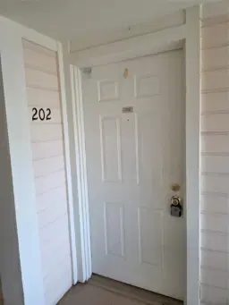 Picture of 907 NE 199Th St 202, Miami, FL 33179