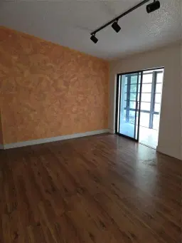 Picture of 907 NE 199Th St 202, Miami, FL 33179