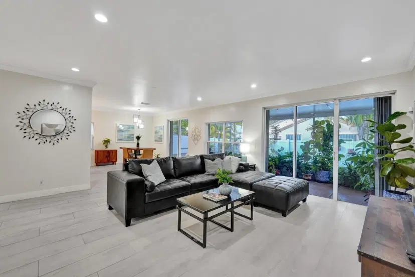 Picture of 20725 NW 3Rd St, Pembroke Pines FL 33029