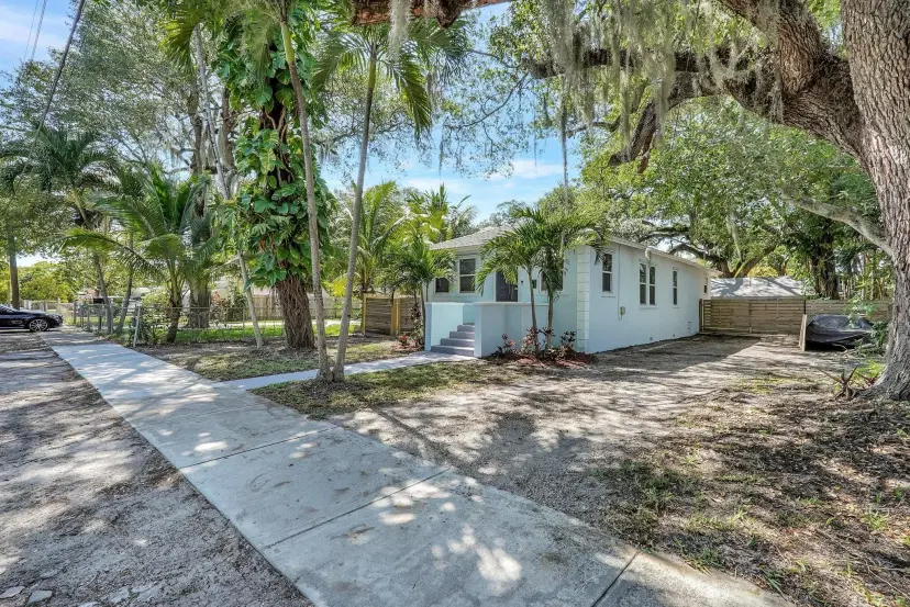 Picture of 930 NE 132Nd St, North Miami FL 33161