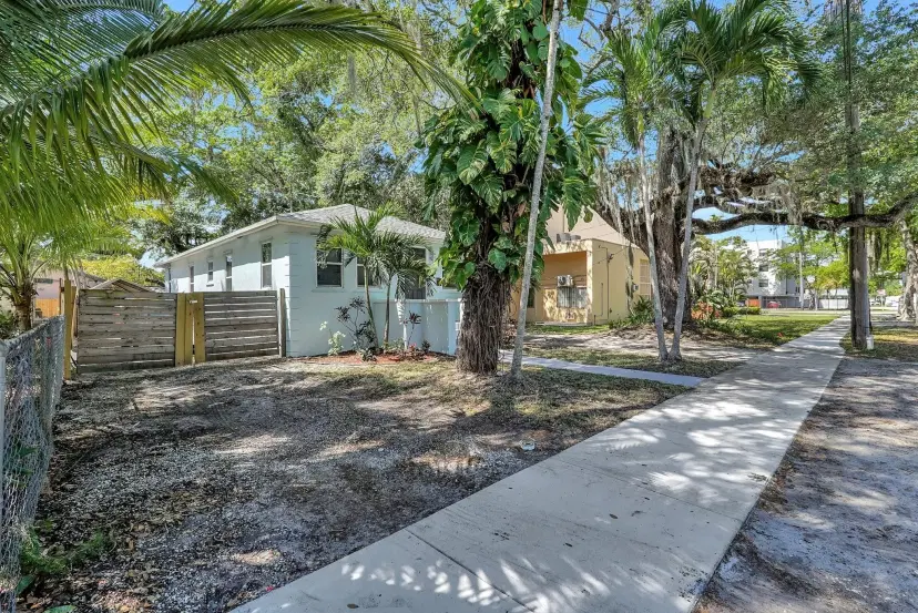 Picture of 930 NE 132Nd St, North Miami FL 33161