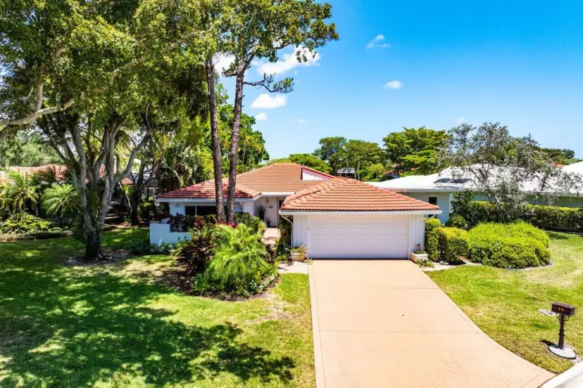 Picture of 19 Estate Drive, Boynton Beach FL 33436