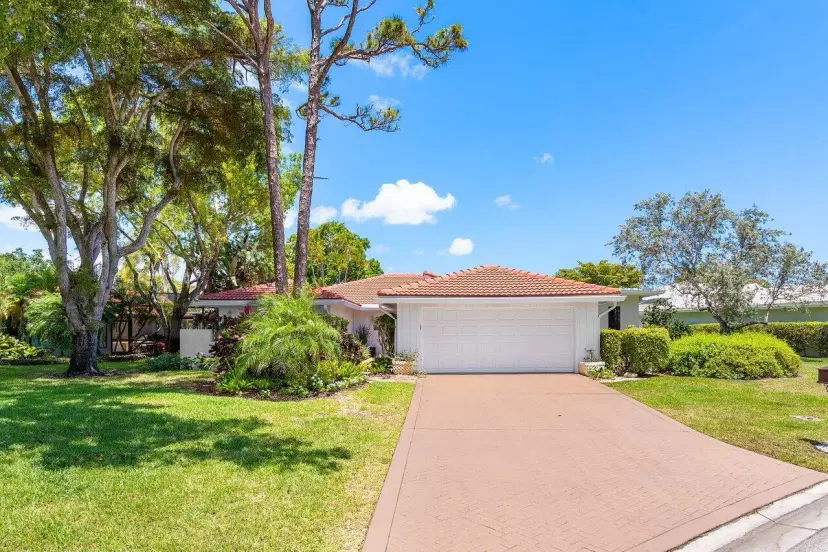 Picture of 19 Estate Drive, Boynton Beach FL 33436