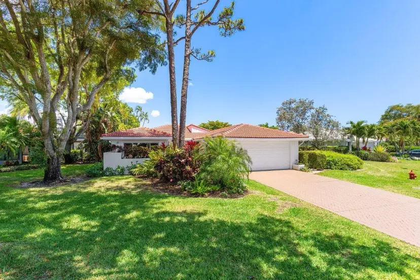 Picture of 19 Estate Drive, Boynton Beach FL 33436