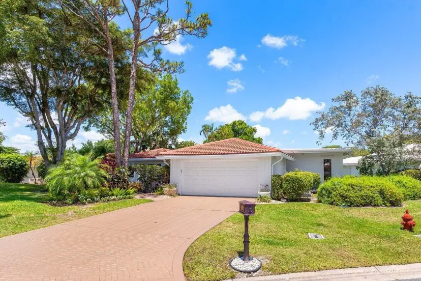 Picture of 19 Estate Drive, Boynton Beach FL 33436