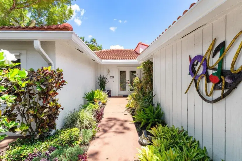 Picture of 19 Estate Drive, Boynton Beach FL 33436