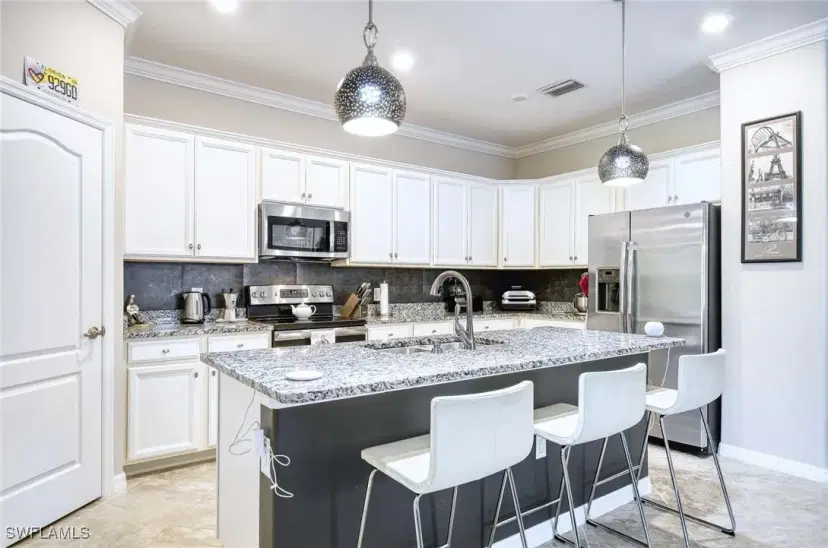Picture of 1608 Vizcaya Ln, Naples FL 34113