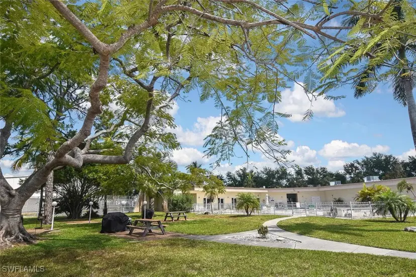 Picture of 2079 Barkeley Ln 8, Fort Myers FL 33907