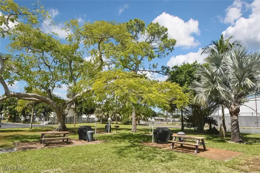 Picture of 2079 Barkeley Ln 8, Fort Myers FL 33907