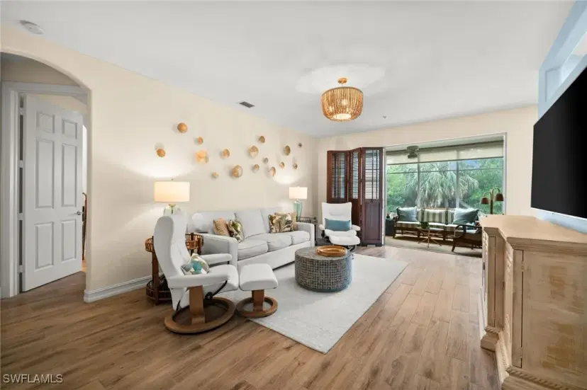 Picture of 770 Tarpon Cove Dr 702, Naples FL 34110