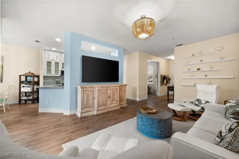 Picture of 770 Tarpon Cove Dr 702, Naples FL 34110