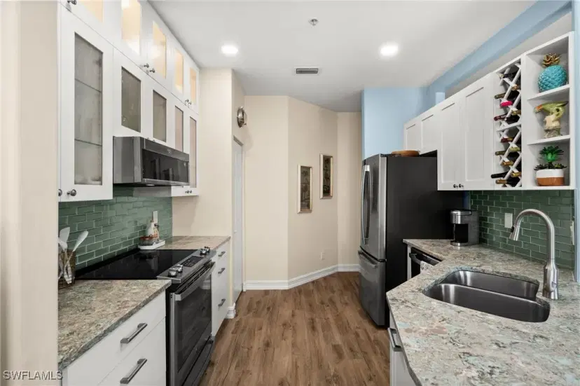 Picture of 770 Tarpon Cove Dr 702, Naples FL 34110