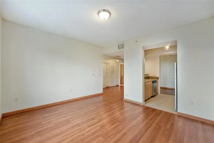 Picture of 533 NE 3Rd Ave 506, Fort Lauderdale FL 33301