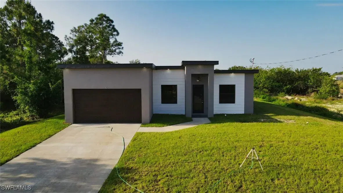 Picture of 3013 4Th St Sw, Lehigh Acres, FL 33976