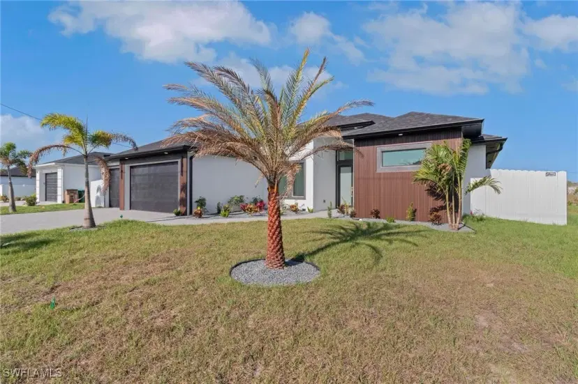 Picture of 1040 NE 11Th Ave, Cape Coral FL 33909