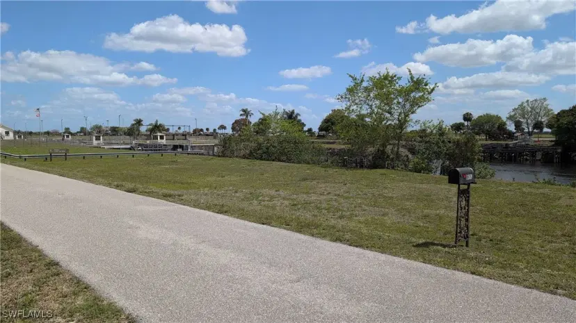 Picture of 1159 Lock Ln, Moore Haven FL 33471