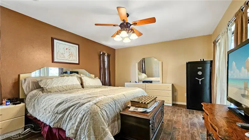 Picture of 511 Broadway Ave, Lehigh Acres FL 33972
