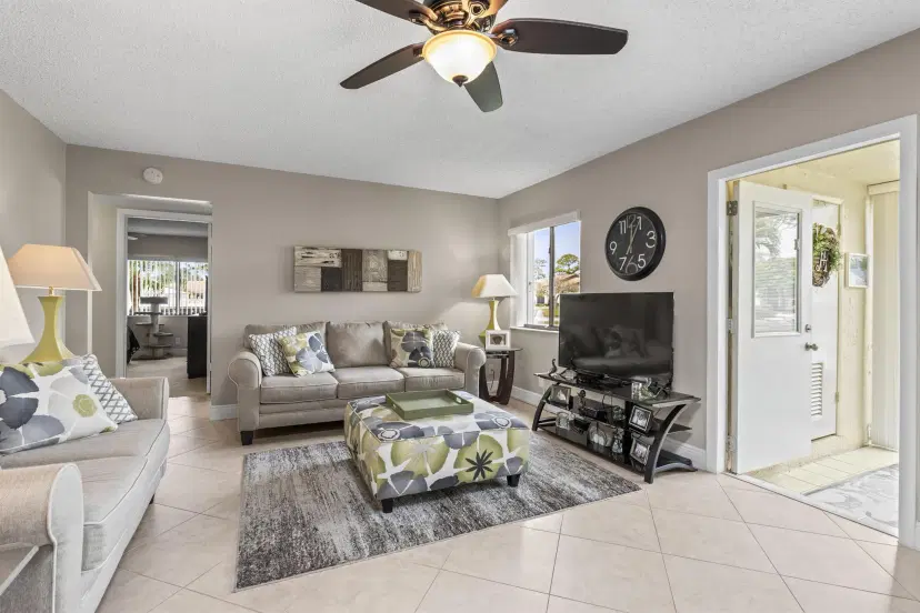 Picture of 213 Pine Hov Circle B-1, Greenacres FL 33463