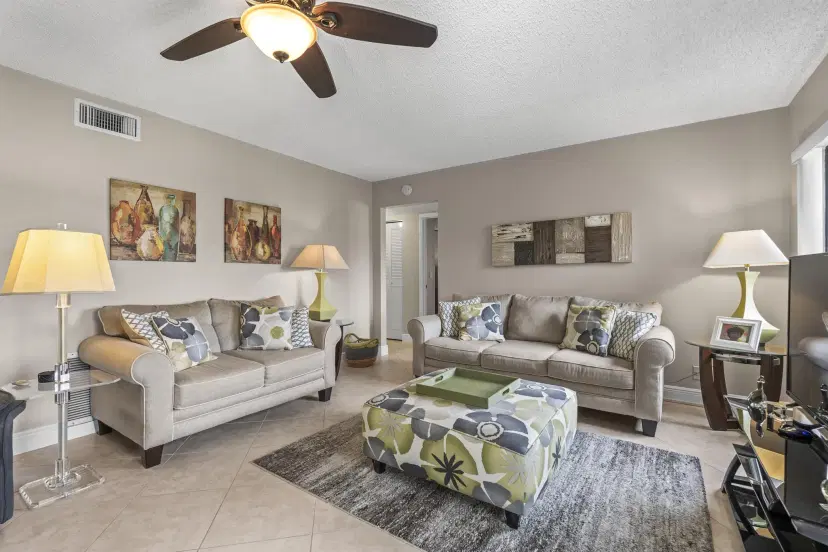 Picture of 213 Pine Hov Circle B-1, Greenacres FL 33463