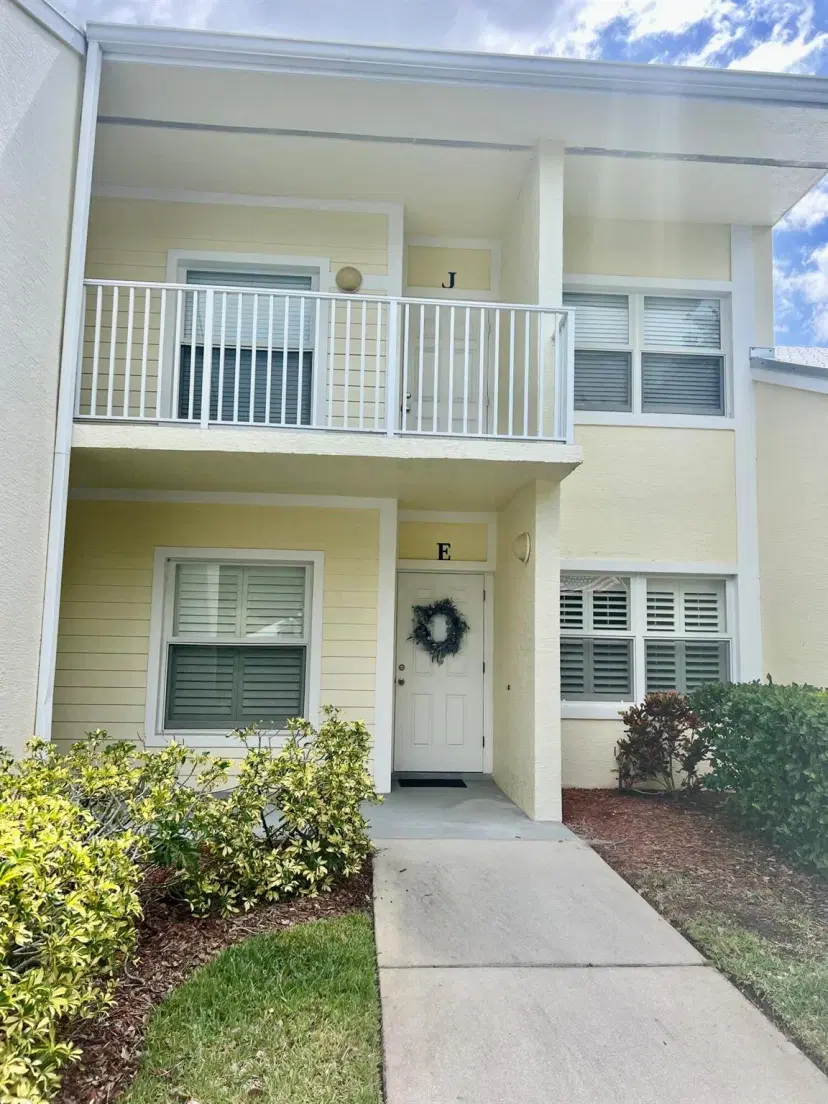 Picture of 4220 Gator Trace Avenue 5E, Fort Pierce FL 34982