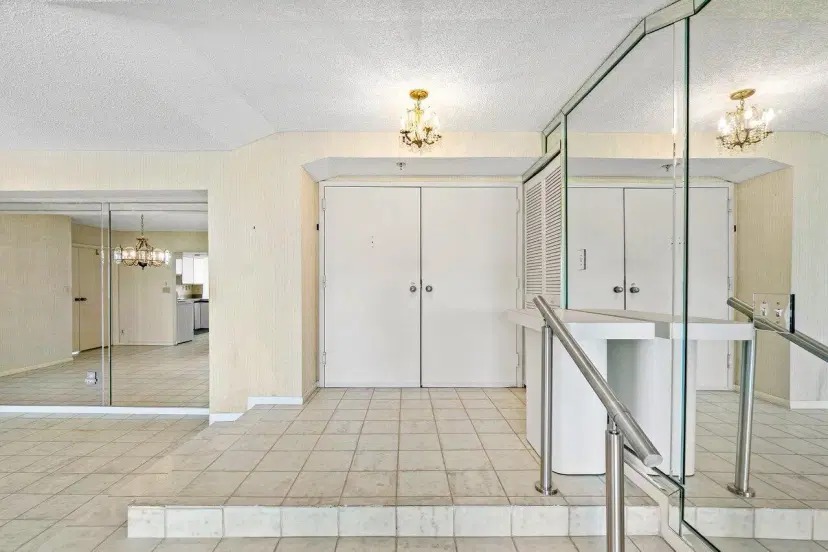 Picture of 1900 Consulate Place 205, West Palm Beach FL 33401