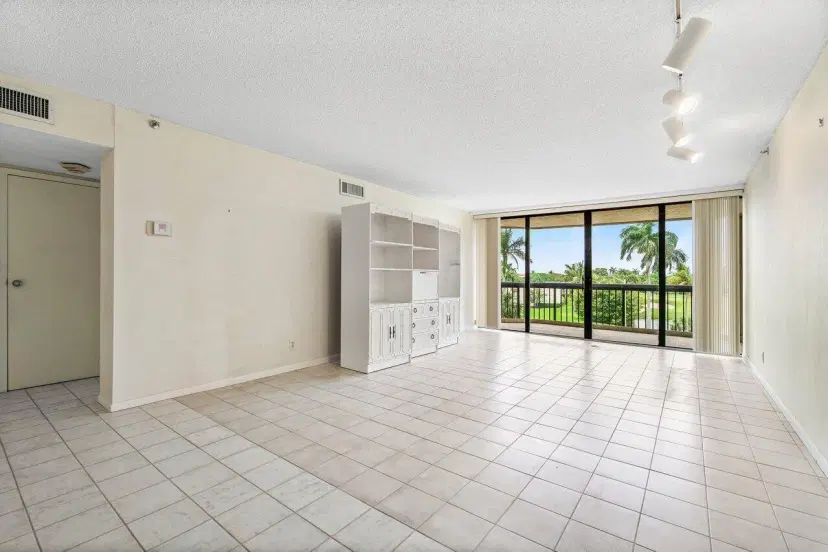 Picture of 1900 Consulate Place 205, West Palm Beach FL 33401
