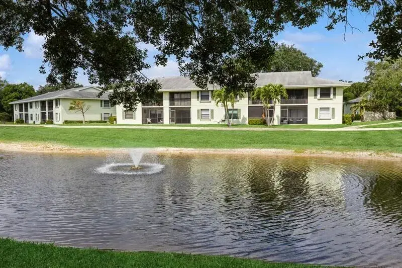 Picture of 701 Sabal Ridge Circle C, Palm Beach Gardens FL 33418