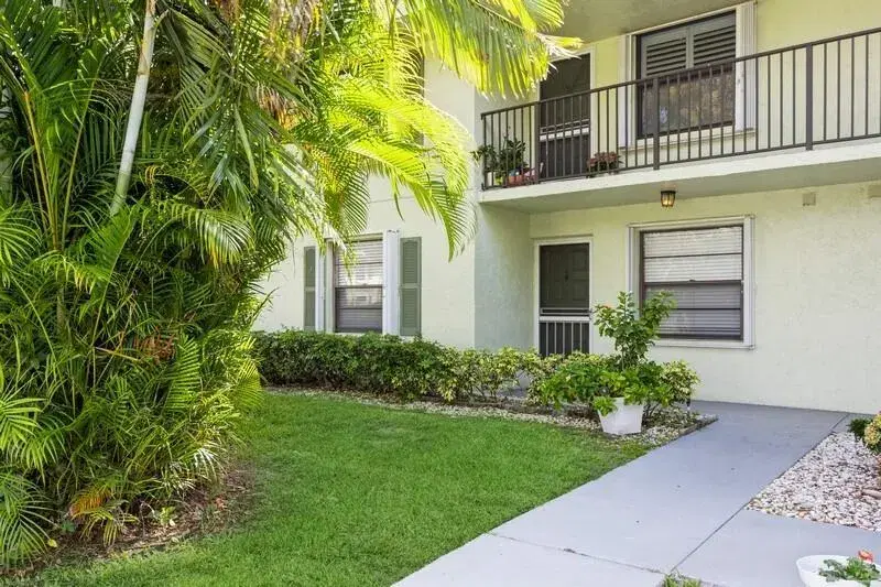 Picture of 701 Sabal Ridge Circle C, Palm Beach Gardens FL 33418