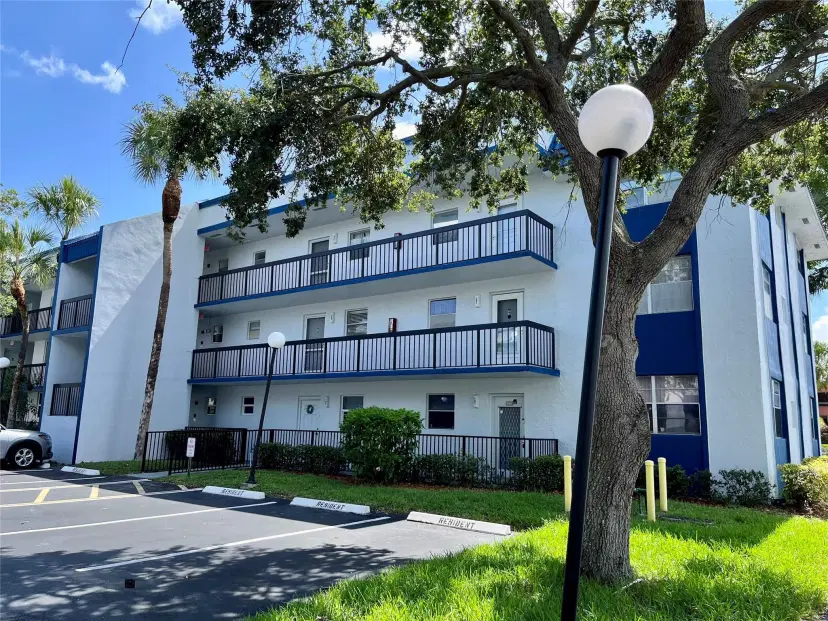 Picture of 3140 Holiday Springs Blvd 202, Pompano Beach FL 33063