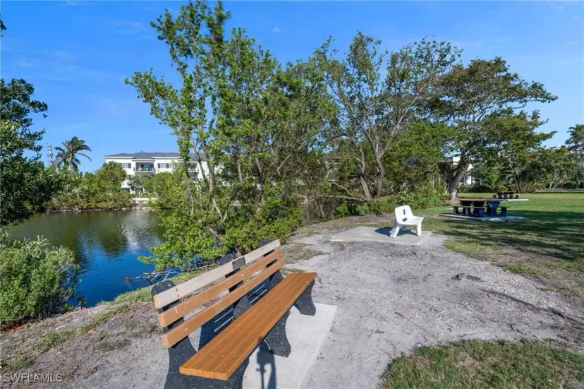 Picture of 1950 Gulf Shore Blvd N 101, Naples FL 34102