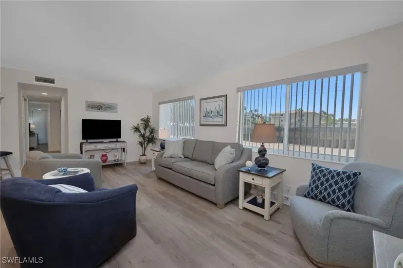Picture of 1950 Gulf Shore Blvd N 101, Naples FL 34102