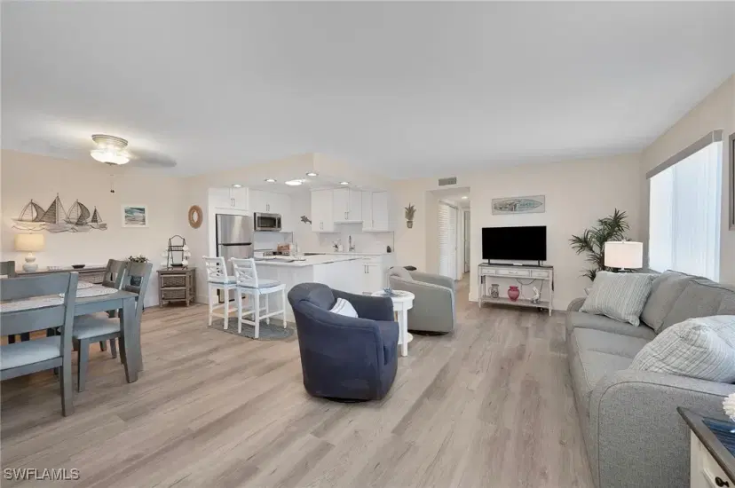 Picture of 1950 Gulf Shore Blvd N 101, Naples FL 34102