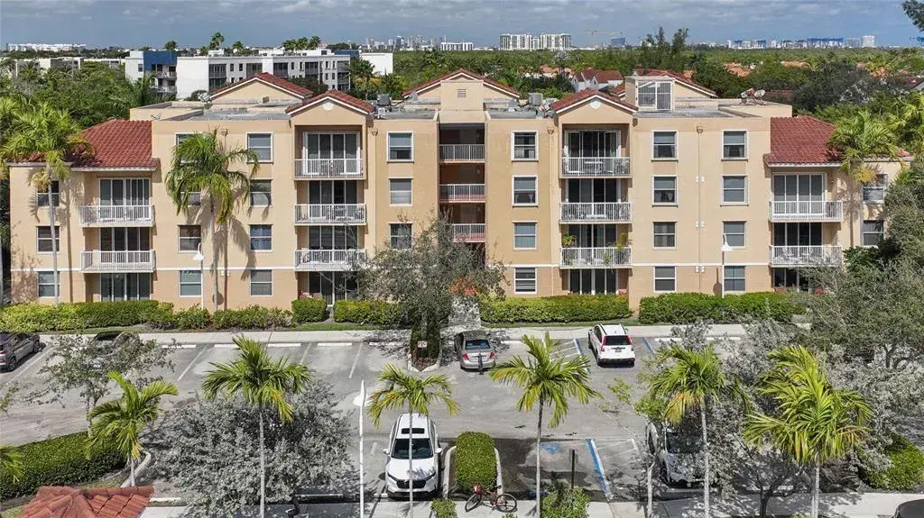 Picture of 529 E Sheridan St 108, Dania Beach, FL 33004