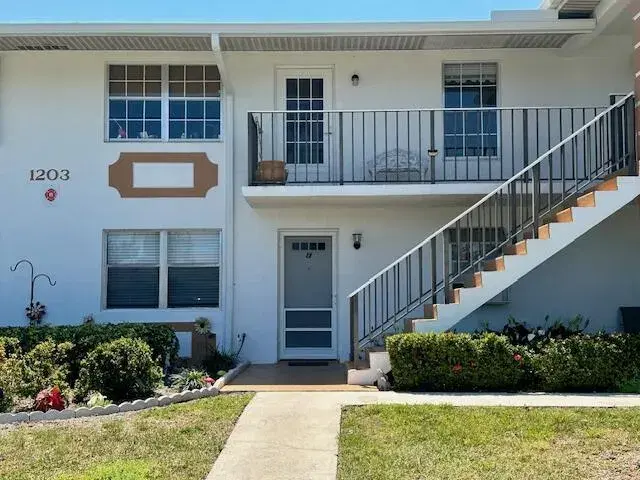 Picture of 1203 S Lakes End Drive E-1, Fort Pierce FL 34982