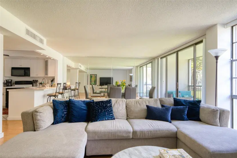 Picture of 3401 N Country Club Dr 110, Aventura FL 33180