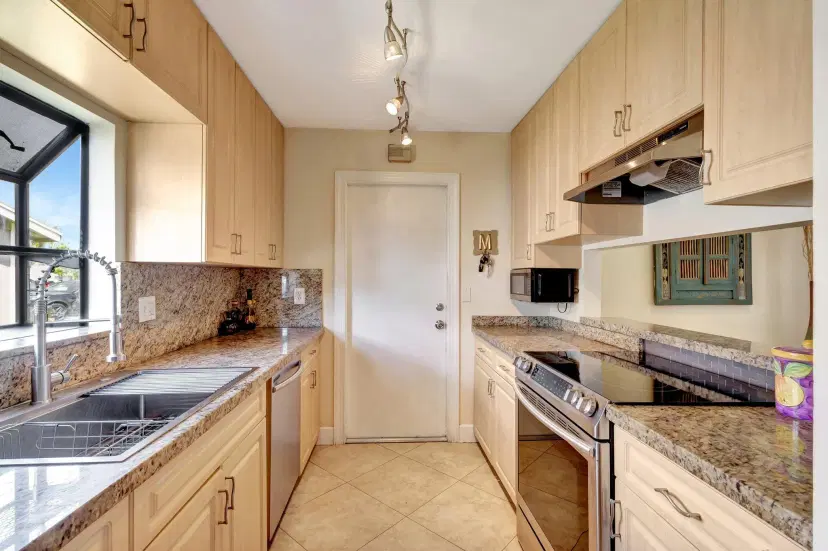 Picture of 4075 Clearview Ter Terrace, West Palm Beach FL 33417