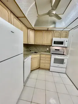 Picture of 424 N Riverside Dr 102, Pompano Beach, FL 33062