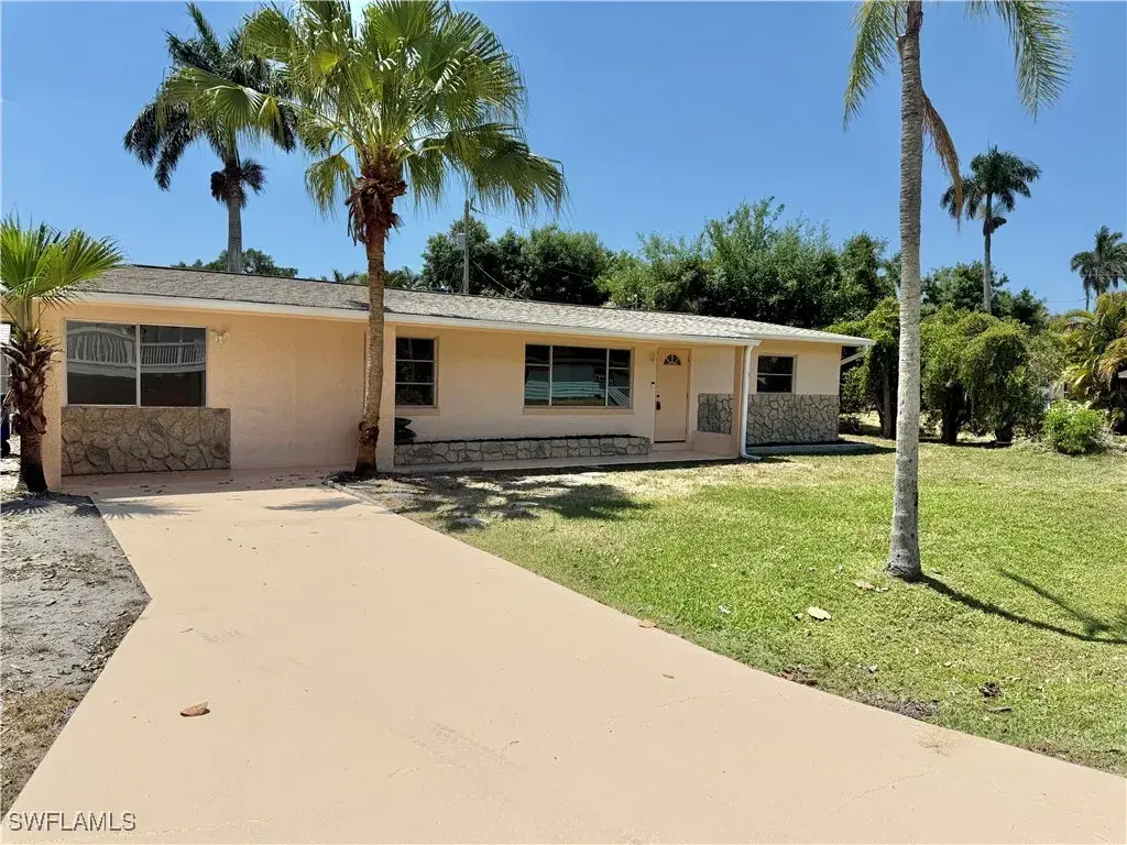 Picture of 61 Glenmont Dr W, North Fort Myers, FL 33917