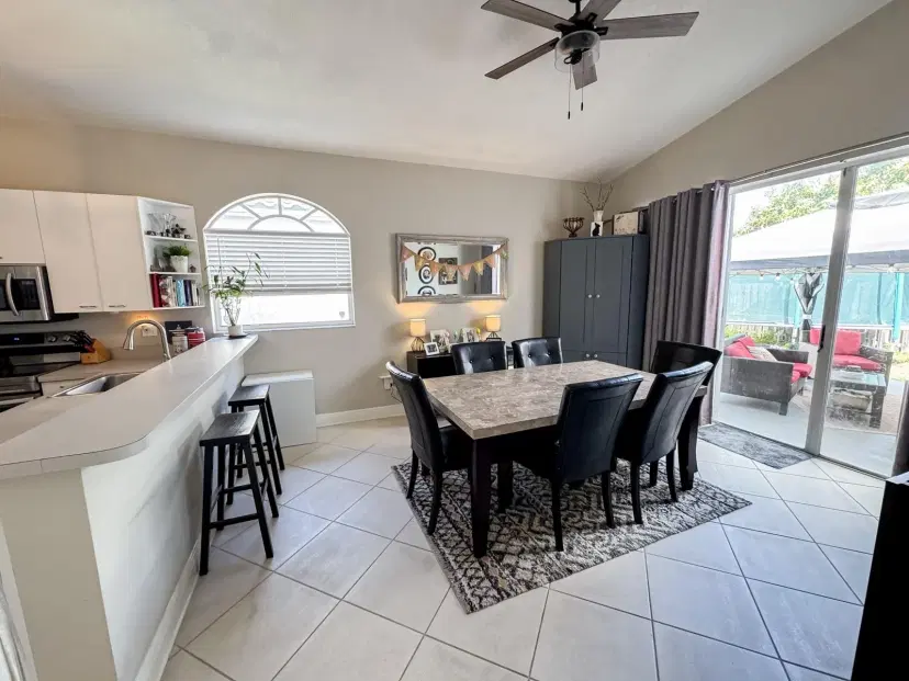Picture of 595 NW 159Th Ln, Pembroke Pines FL 33028